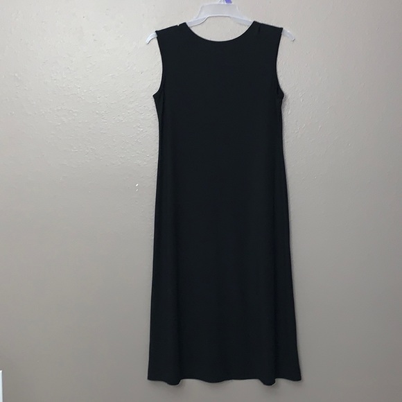Woman’s maxi Dress with rushing on shoulder straps sleeveless minimalist v-neck - Picture 7 of 8